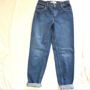 Levi’s MOM JEANS! Relaxed fit signature